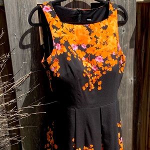 Eye catching dress, works for day or evening!